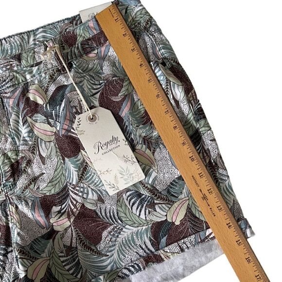 Royalty for Me Collection Floral Cuff Cotton Blend Shorts Women's Size 18 NWT - Picture 3 of 15